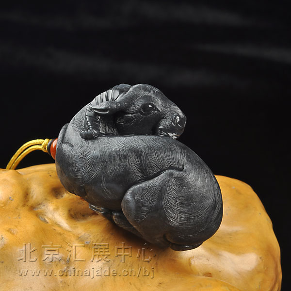 墨玉子料把件-如意羊