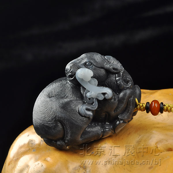 墨玉子料把件-如意羊