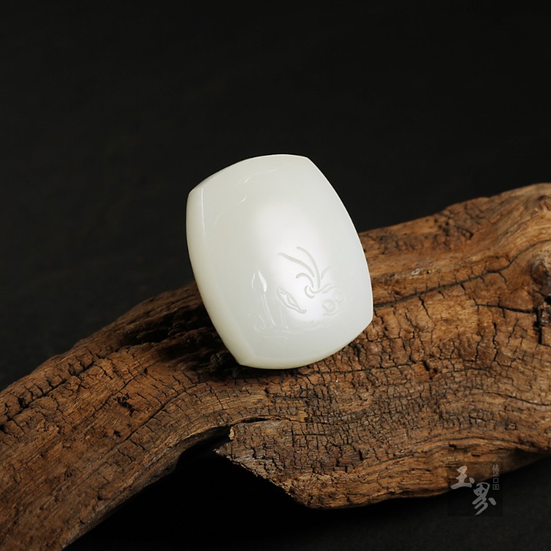 白玉子料牌-富贵有余