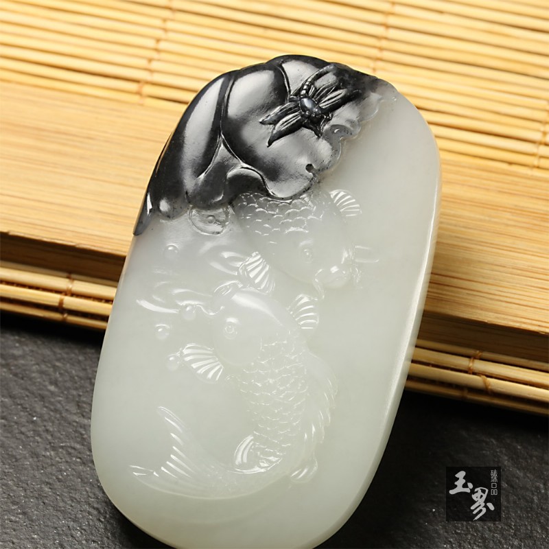 墨玉子料牌-双鱼戏荷