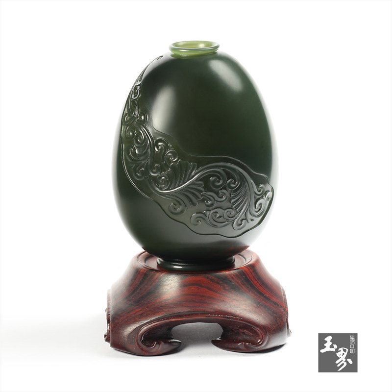 青玉-纹饰雕花瓶