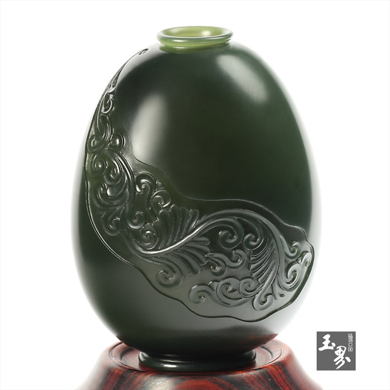 青玉-纹饰雕花瓶
