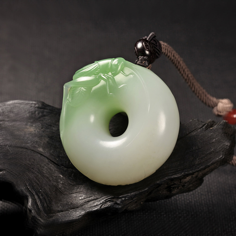 （翠青）白玉挂件-俏色蝈蝈