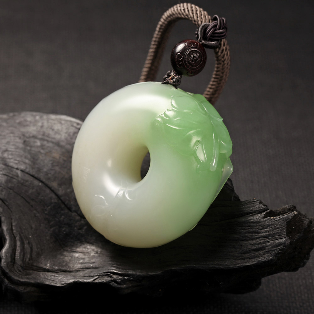 （翠青）白玉挂件-俏色蝈蝈